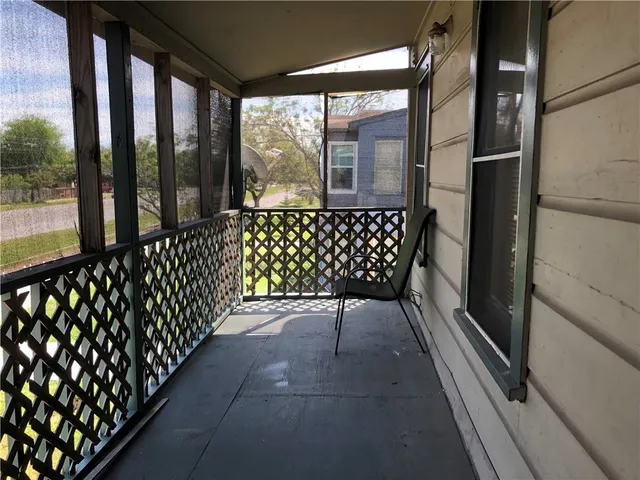 $900 | 2901 South Staples Street, Unit B, Corpus Christi, TX 78404