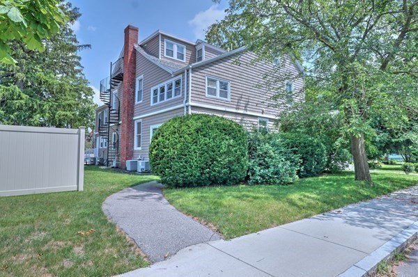 37 Walnut Place, Unit 2 Newton, MA 02460 - Photo 4 of 12