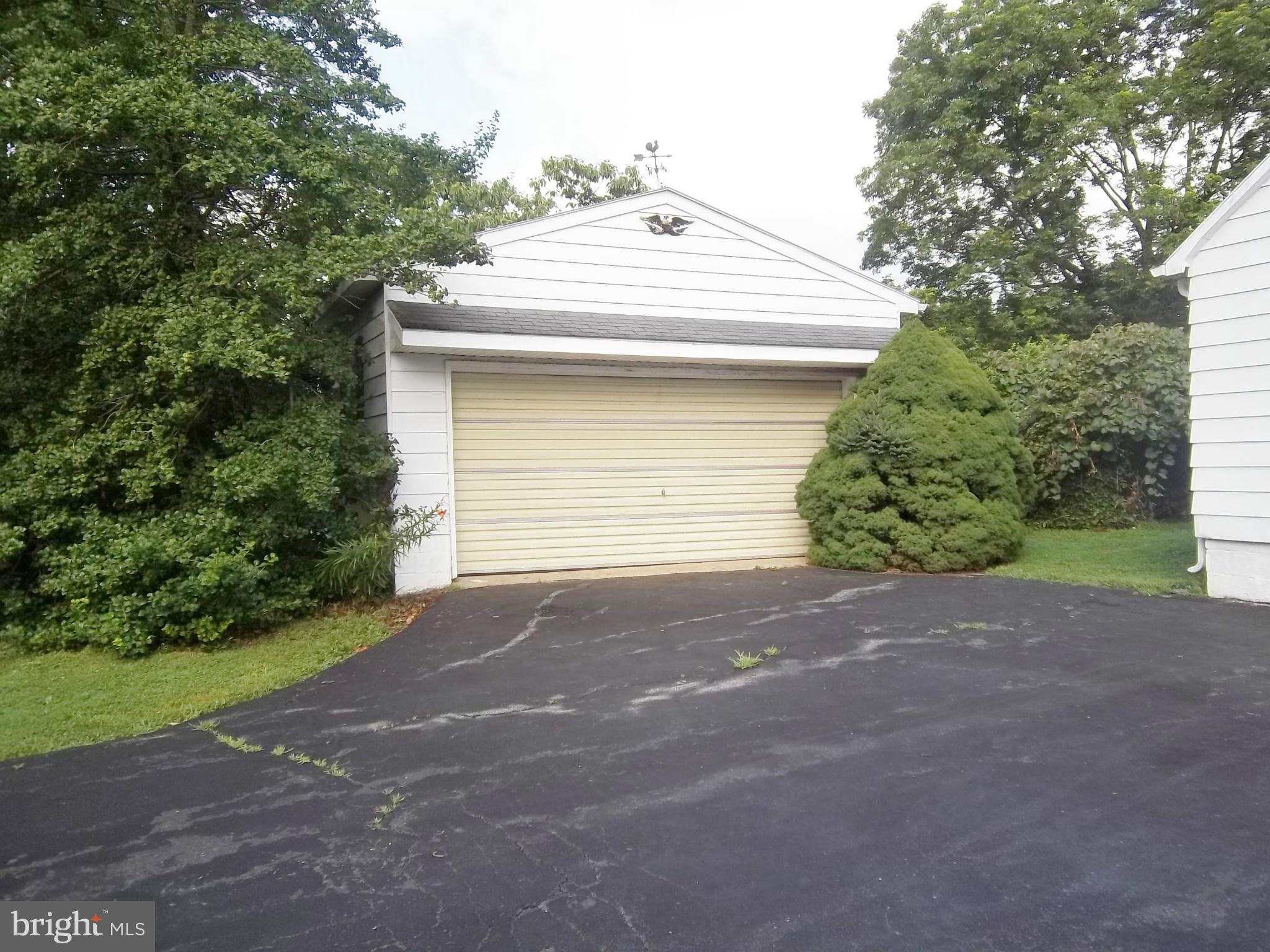Detached Garage