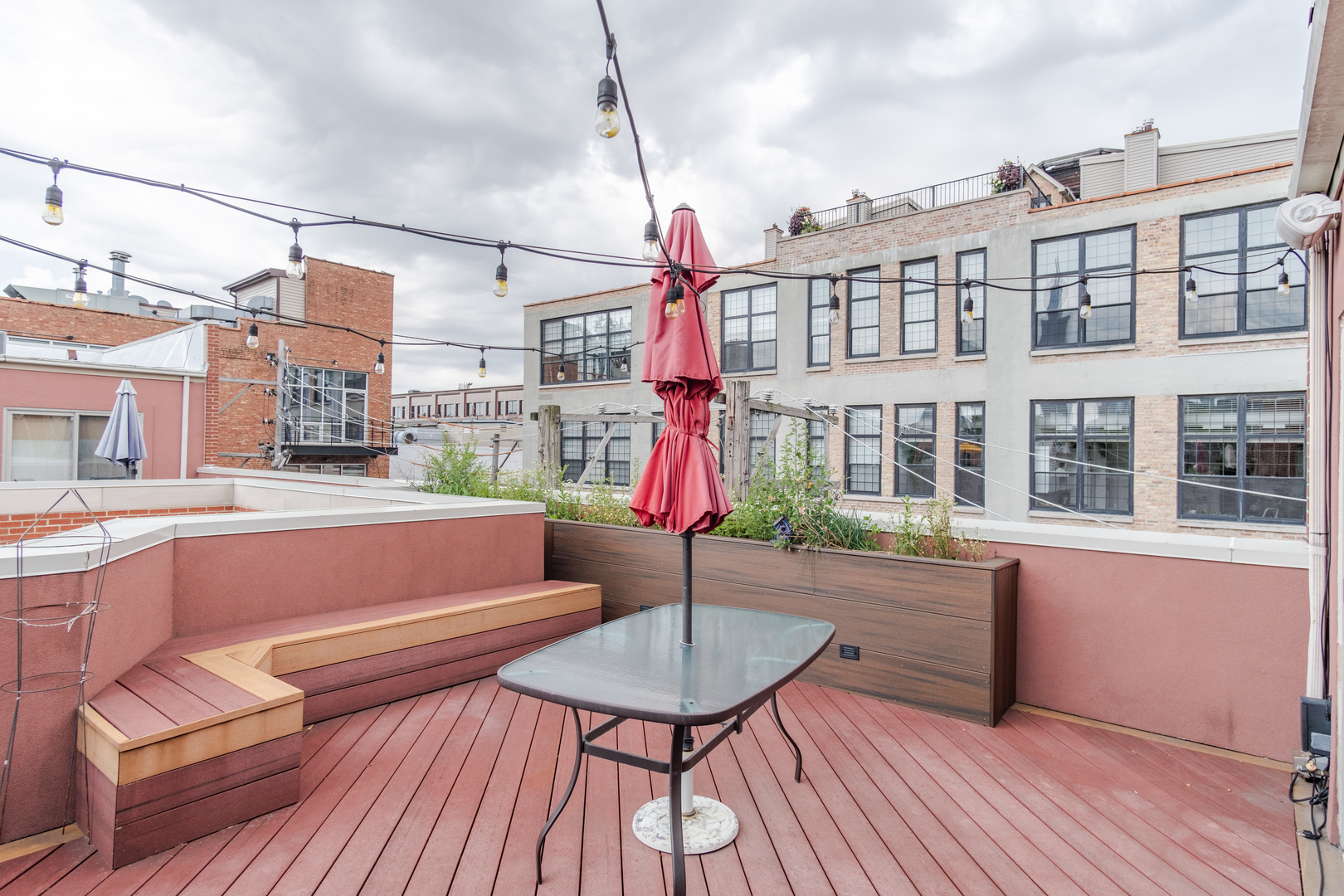 24 North Ada Street, Unit I Chicago, IL 60607 - Photo 27 of 29 a house view with pool deck