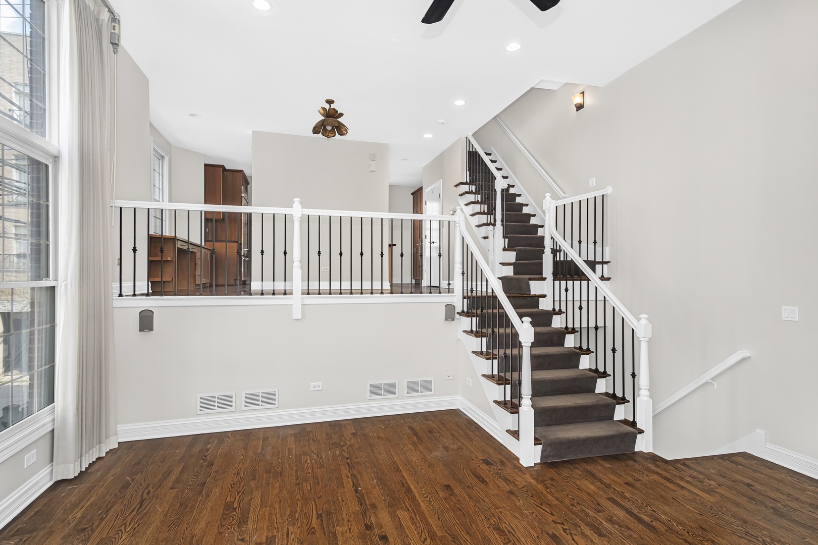 24 North Ada Street, Unit I Chicago, IL 60607 - Photo 6 of 29 a view of entryway and hall with wooden floor