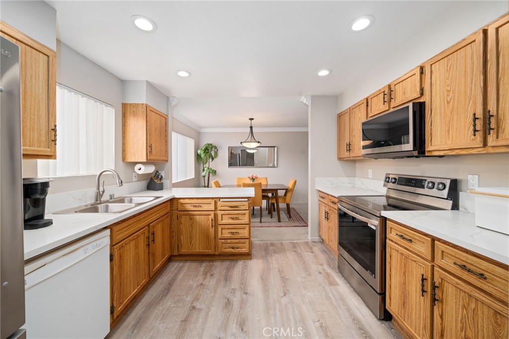 12400 Montecito Road, Unit 412 Seal Beach, CA 90740 - Photo 5 of 33 Kitchen