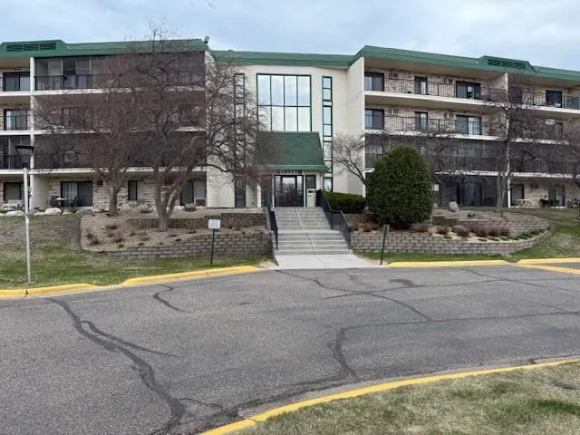 $249,000 | 10411 Cedar Lake Road, Unit 301, Minnetonka, MN 55305