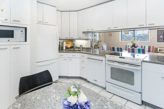 $249,000 | 10411 Cedar Lake Road, Unit 301, Minnetonka, MN 55305