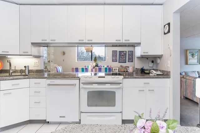 $249,000 | 10411 Cedar Lake Road, Unit 301, Minnetonka, MN 55305