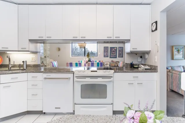 $249,000 | 10411 Cedar Lake Road, Unit 301, Minnetonka, MN 55305