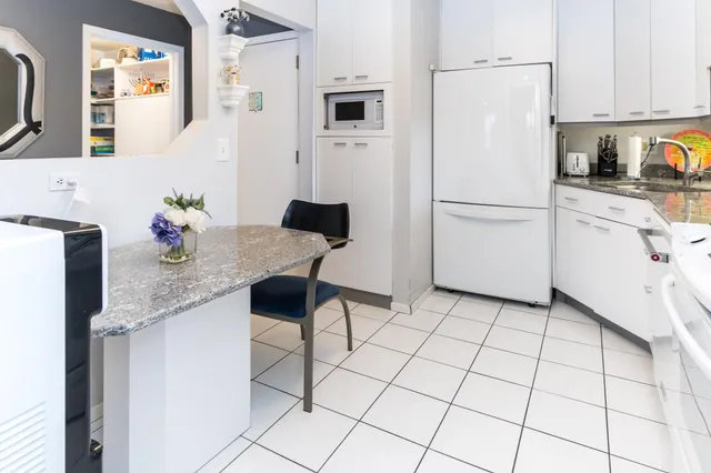 $249,000 | 10411 Cedar Lake Road, Unit 301, Minnetonka, MN 55305