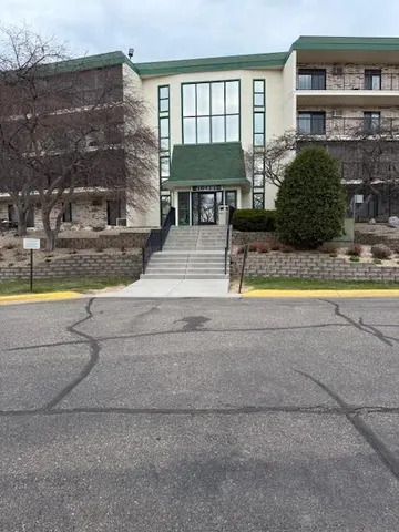 $249,000 | 10411 Cedar Lake Road, Unit 301, Minnetonka, MN 55305