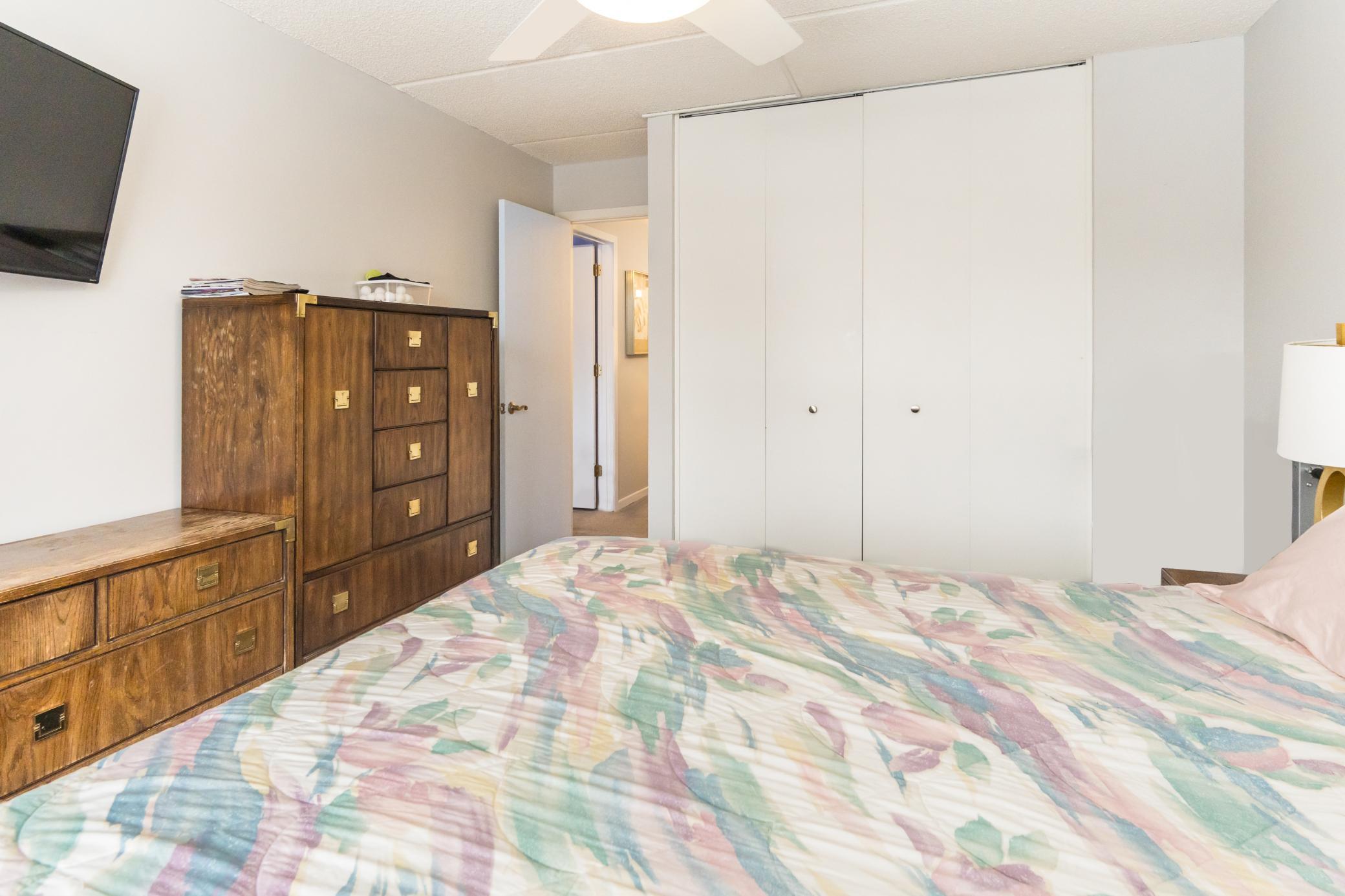 10411 Cedar Lake Road, Unit 301 Minnetonka, MN 55305 - Photo 26 of 46