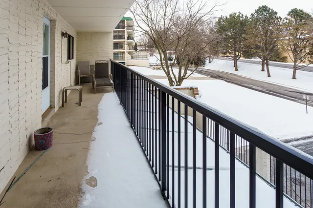 $249,000 | 10411 Cedar Lake Road, Unit 301, Minnetonka, MN 55305