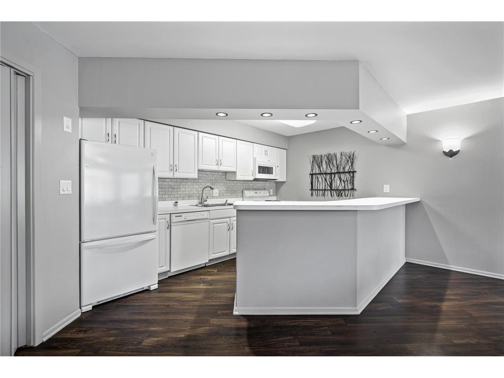 10411 Cedar Lake Road, Unit 301 Minnetonka, MN 55305 - Photo 40 of 46