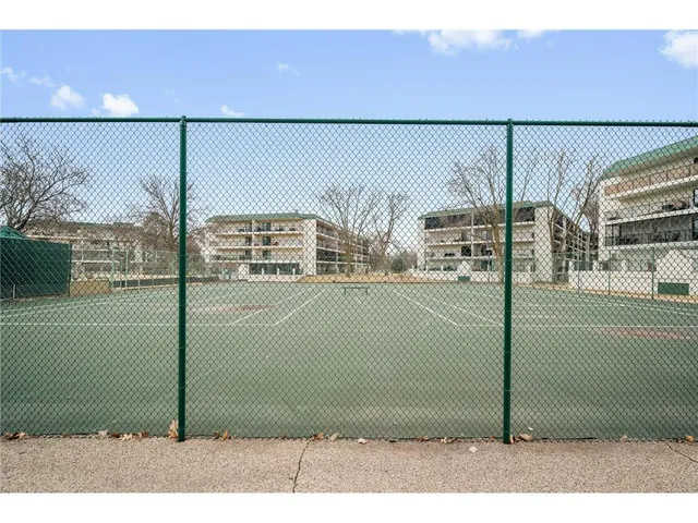 $249,000 | 10411 Cedar Lake Road, Unit 301, Minnetonka, MN 55305