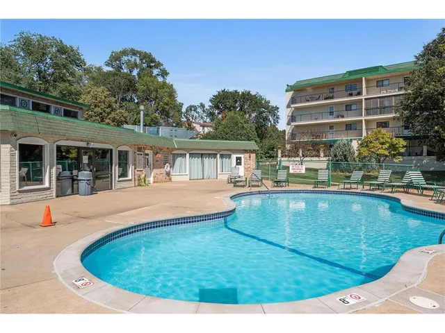 $249,000 | 10411 Cedar Lake Road, Unit 301, Minnetonka, MN 55305