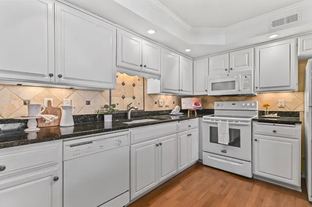 $279,900 | 13335 Watertown Plank Road, Unit 211, Elm Grove, WI 53122