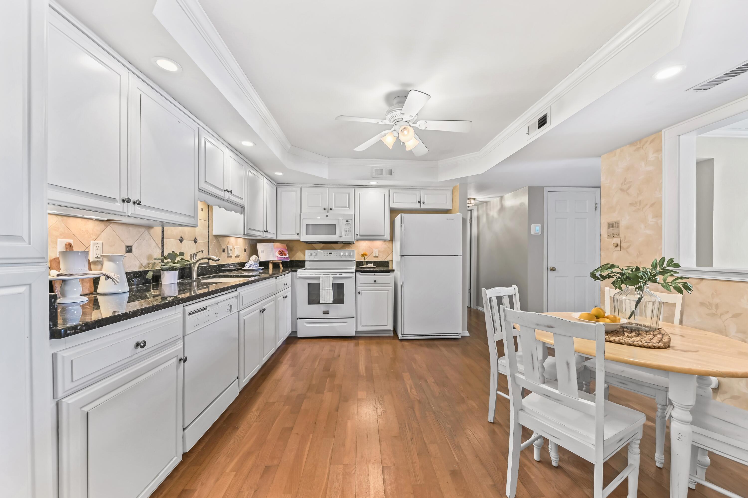 13335 Watertown Plank Road, Unit 211 Elm Grove, WI 53122 - Photo 12 of 29 EUP_9757