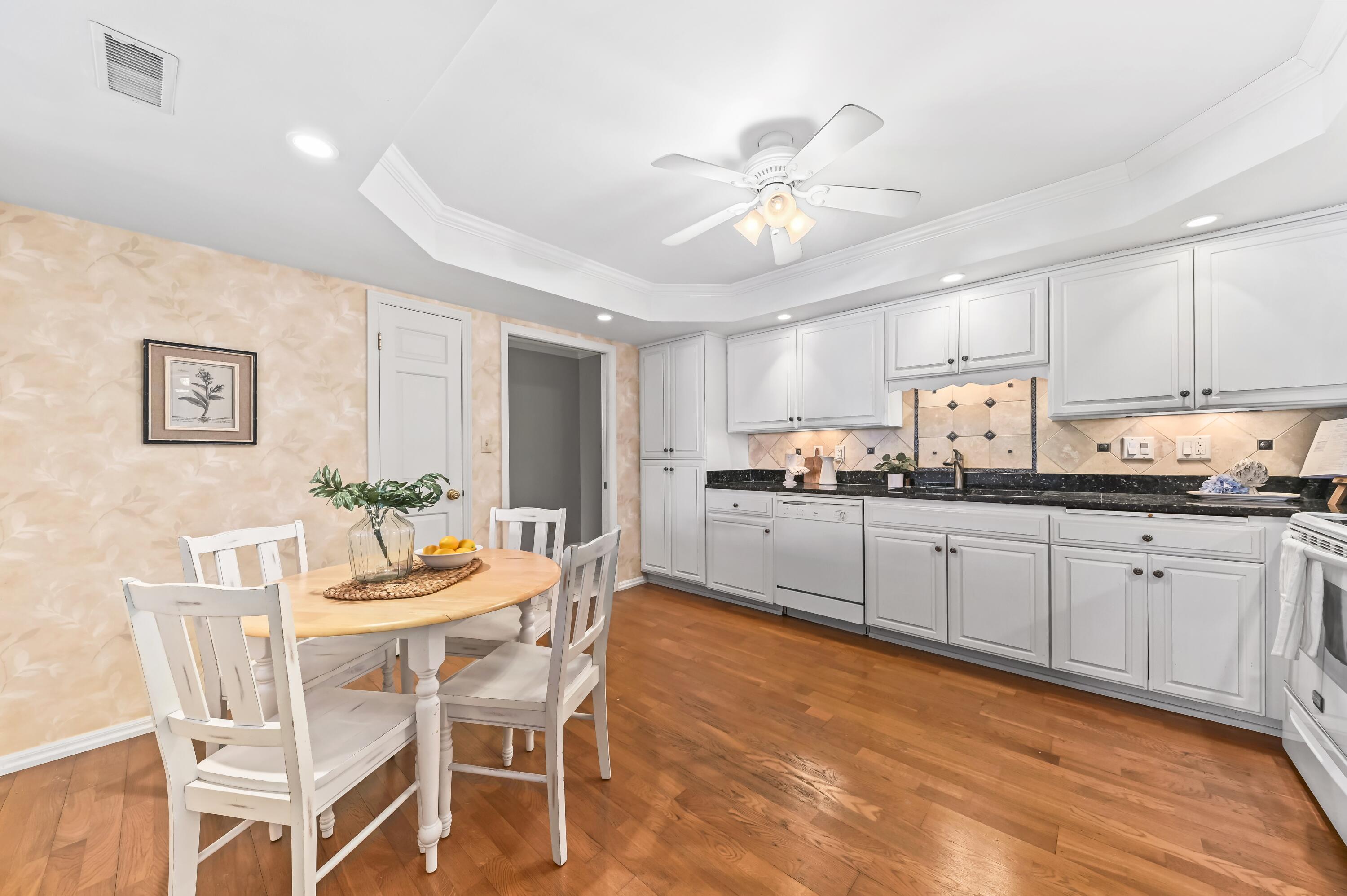 13335 Watertown Plank Road, Unit 211 Elm Grove, WI 53122 - Photo 13 of 29 EUP_9762