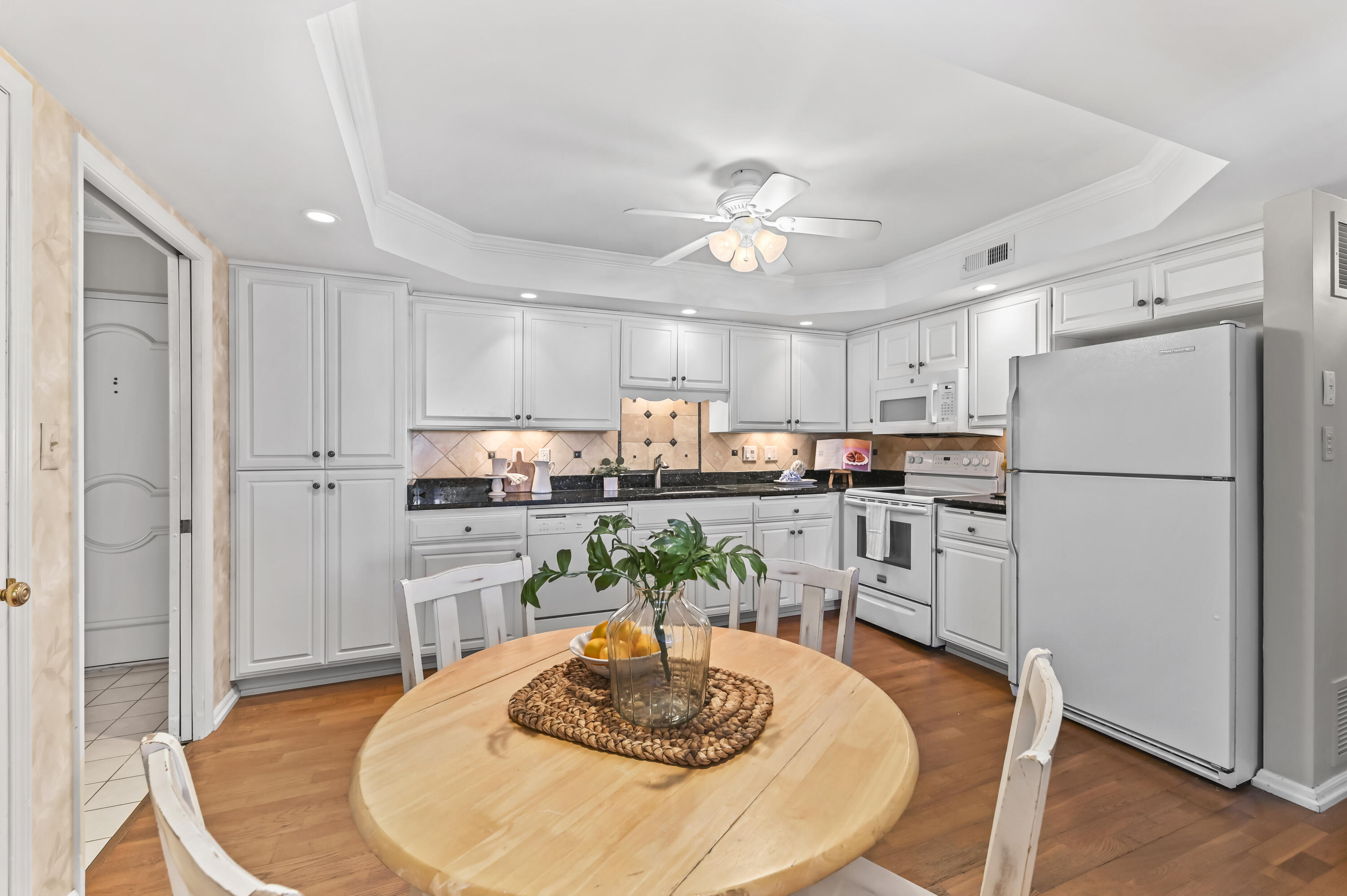 13335 Watertown Plank Road, Unit 211 Elm Grove, WI 53122 - Photo 14 of 29 EUP_9767