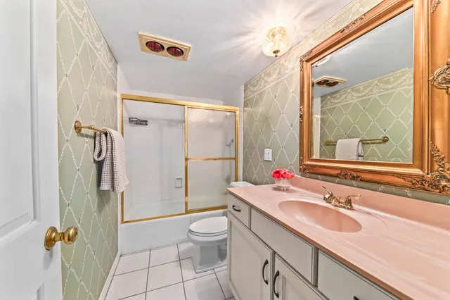 $279,900 | 13335 Watertown Plank Road, Unit 211, Elm Grove, WI 53122