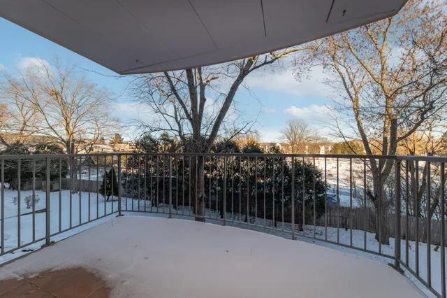 $279,900 | 13335 Watertown Plank Road, Unit 211, Elm Grove, WI 53122