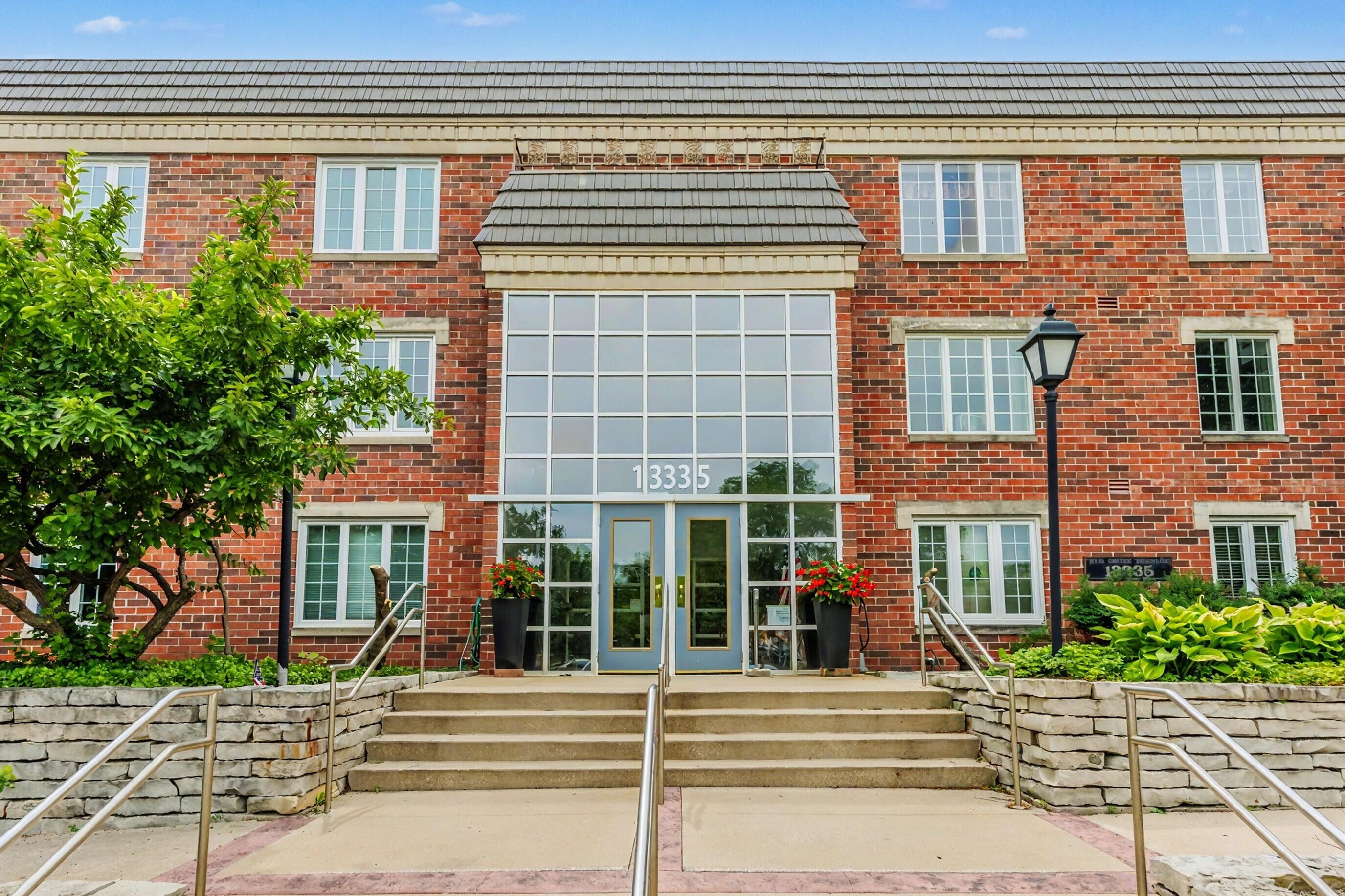 13335 Watertown Plank Road, Unit 211 Elm Grove, WI 53122 - Photo 27 of 29 DOY_3549