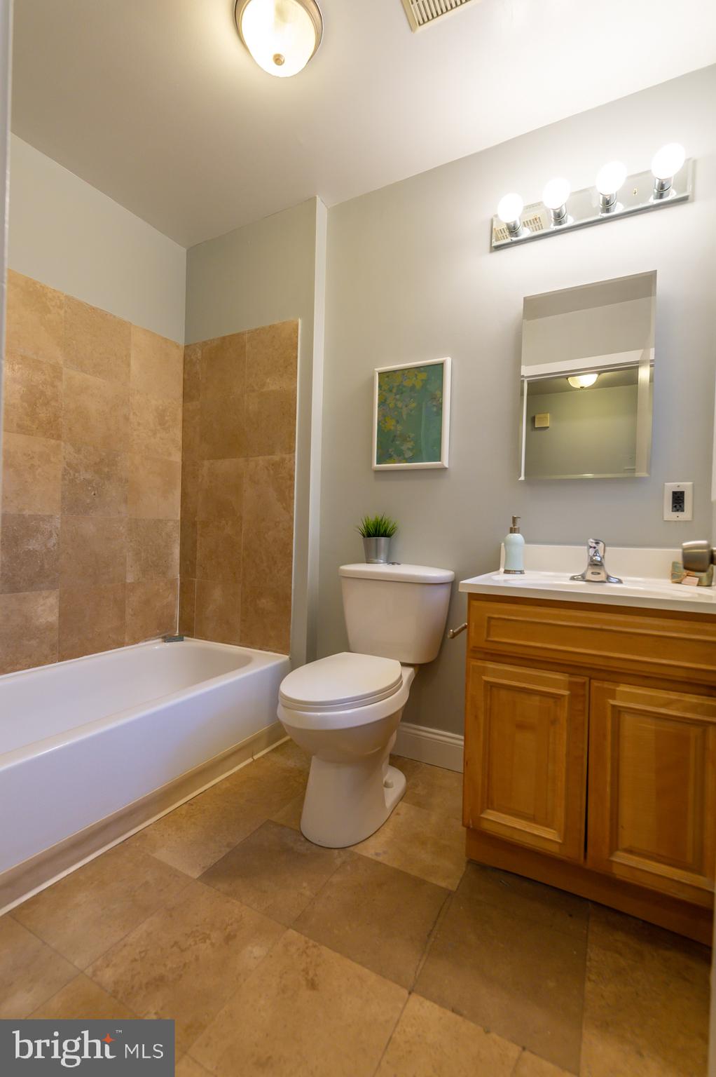 2124 Christian Street, Unit B Philadelphia, PA 19146 - Photo 12 of 20