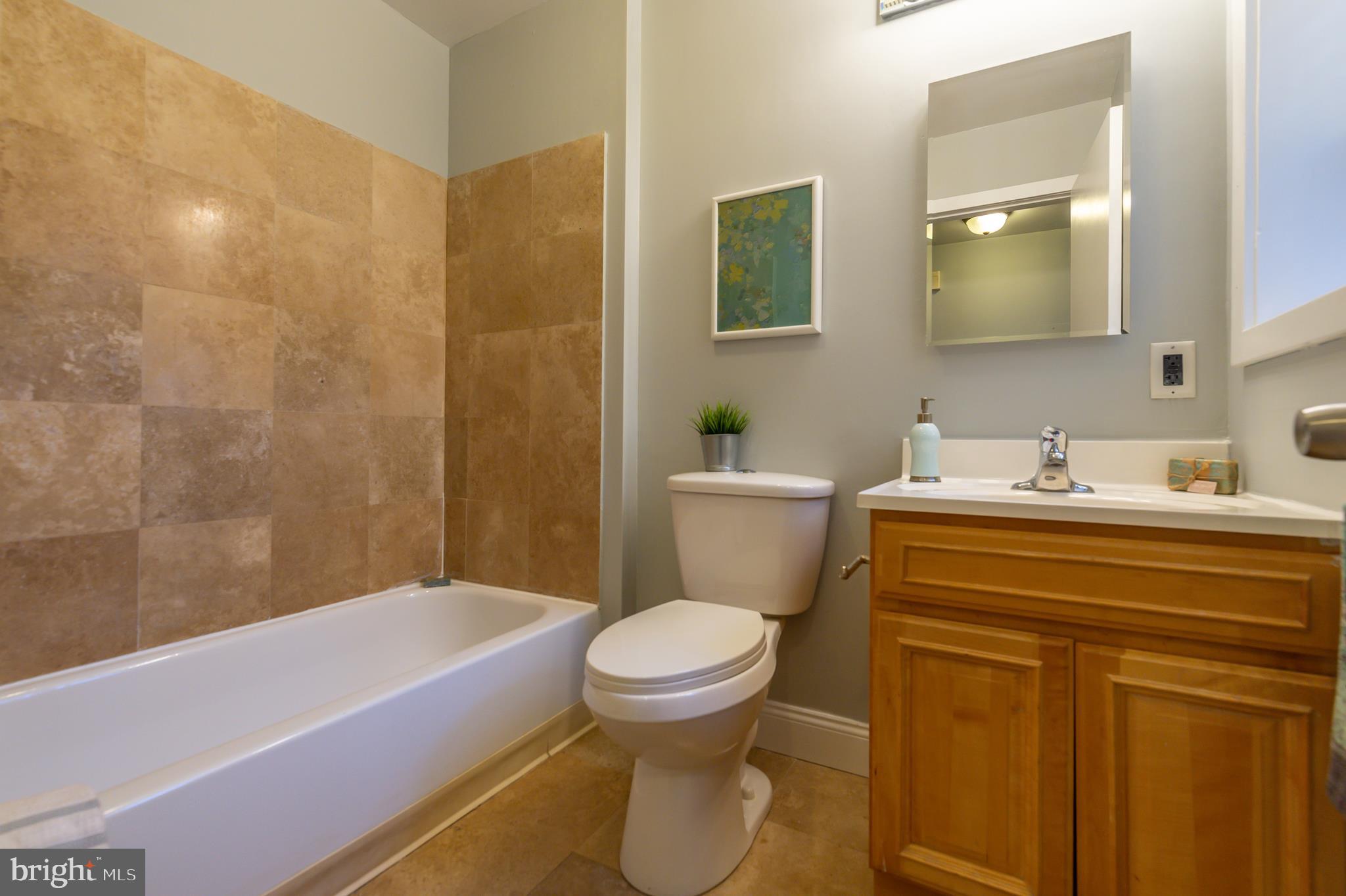 2124 Christian Street, Unit B Philadelphia, PA 19146 - Photo 14 of 20