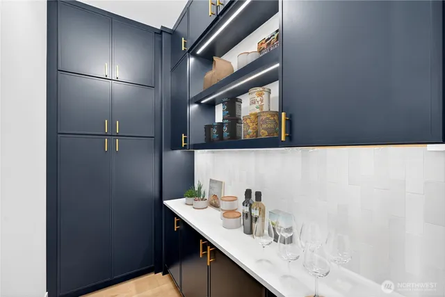 $4,799,888 | 1642 205th Place Northeast, Sammamish, WA 98074