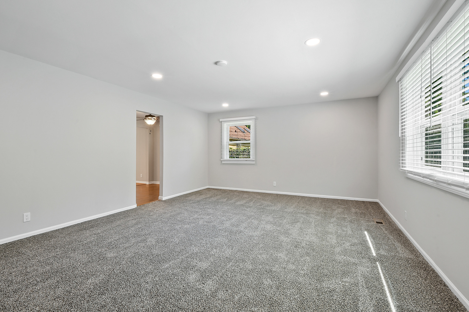 135 Thornhurst Road Bolingbrook, IL 60440 - Photo 9 of 15 an empty room with windows