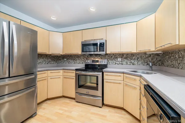 $625,000 | 100 Daly Boulevard, Unit 2005, Oceanside, NY 11572