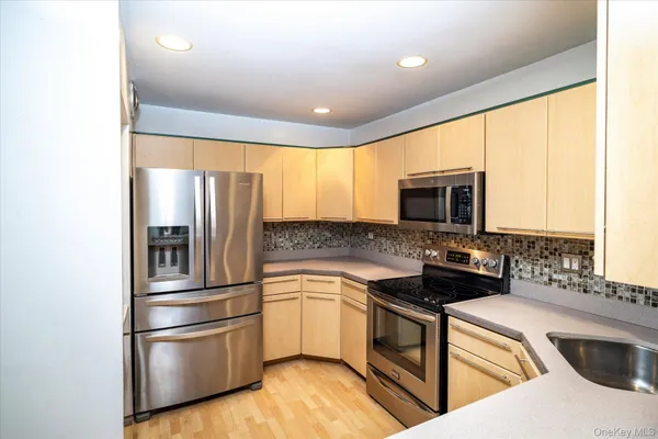 $625,000 | 100 Daly Boulevard, Unit 2005, Oceanside, NY 11572