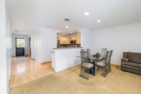 $625,000 | 100 Daly Boulevard, Unit 2005, Oceanside, NY 11572