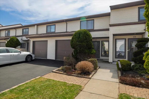 $625,000 | 100 Daly Boulevard, Unit 2005, Oceanside, NY 11572