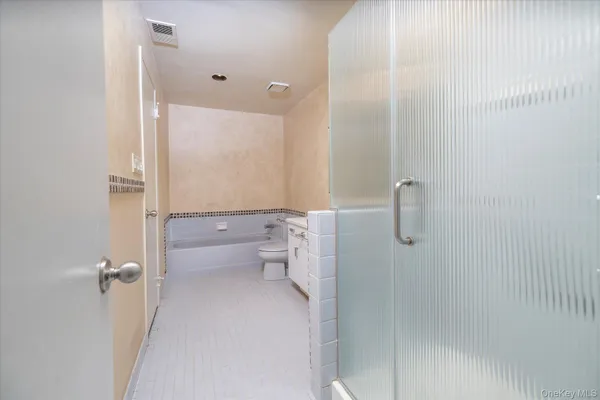 $625,000 | 100 Daly Boulevard, Unit 2005, Oceanside, NY 11572