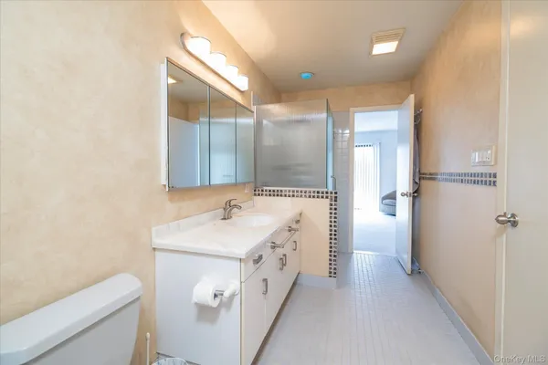 $625,000 | 100 Daly Boulevard, Unit 2005, Oceanside, NY 11572