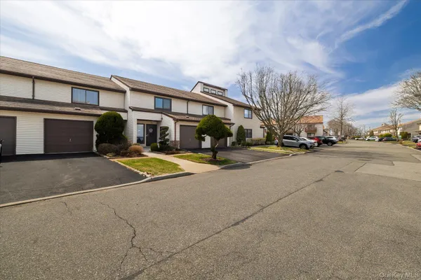 $625,000 | 100 Daly Boulevard, Unit 2005, Oceanside, NY 11572