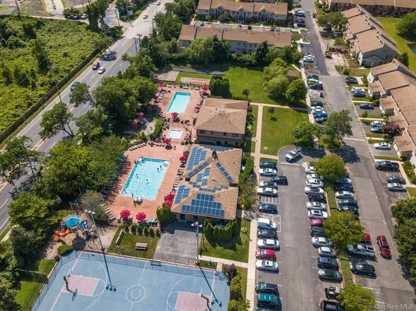 $625,000 | 100 Daly Boulevard, Unit 2005, Oceanside, NY 11572