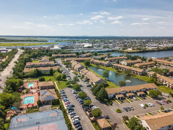 $625,000 | 100 Daly Boulevard, Unit 2005, Oceanside, NY 11572