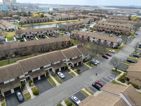 $625,000 | 100 Daly Boulevard, Unit 2005, Oceanside, NY 11572