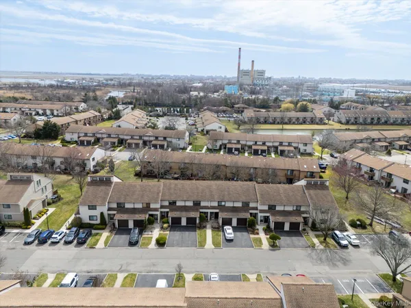 $625,000 | 100 Daly Boulevard, Unit 2005, Oceanside, NY 11572