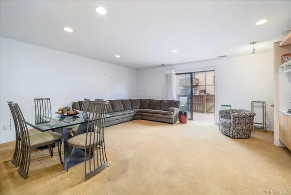 $625,000 | 100 Daly Boulevard, Unit 2005, Oceanside, NY 11572