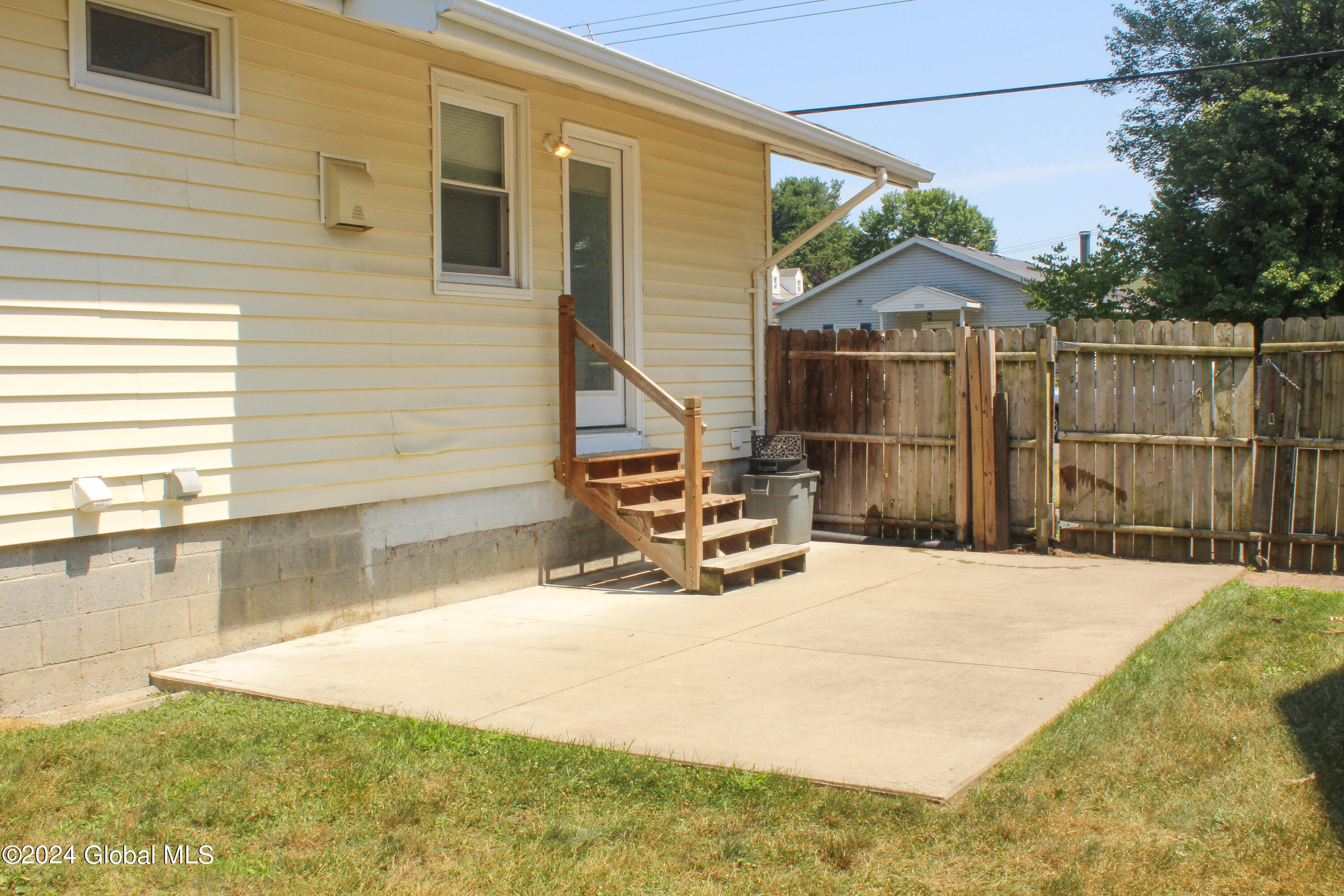 309 Manchester Road Schenectady, NY 12304 - Photo 15 of 17 IMG_3060