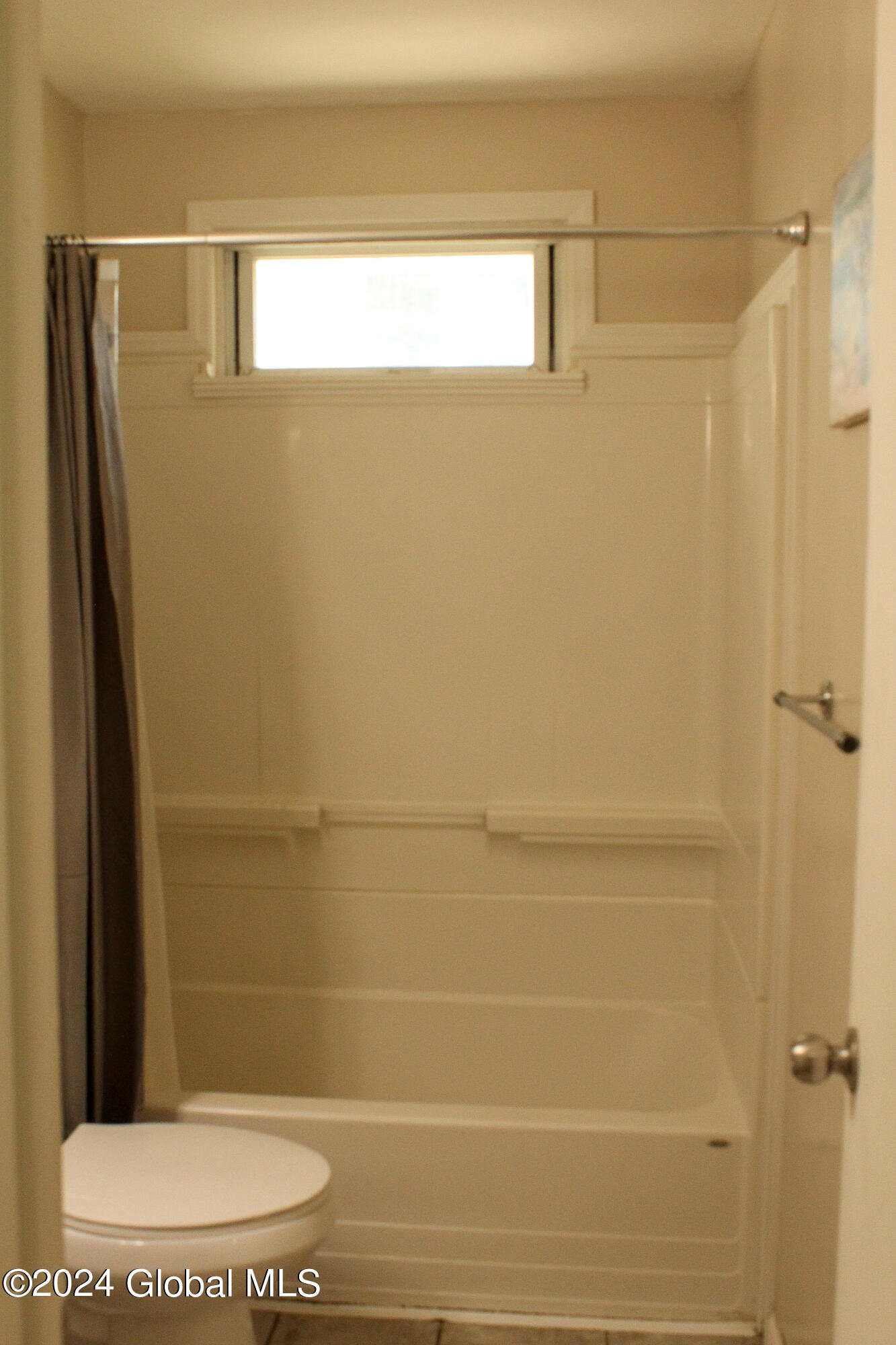 309 Manchester Road Schenectady, NY 12304 - Photo 6 of 17 IMG_3075