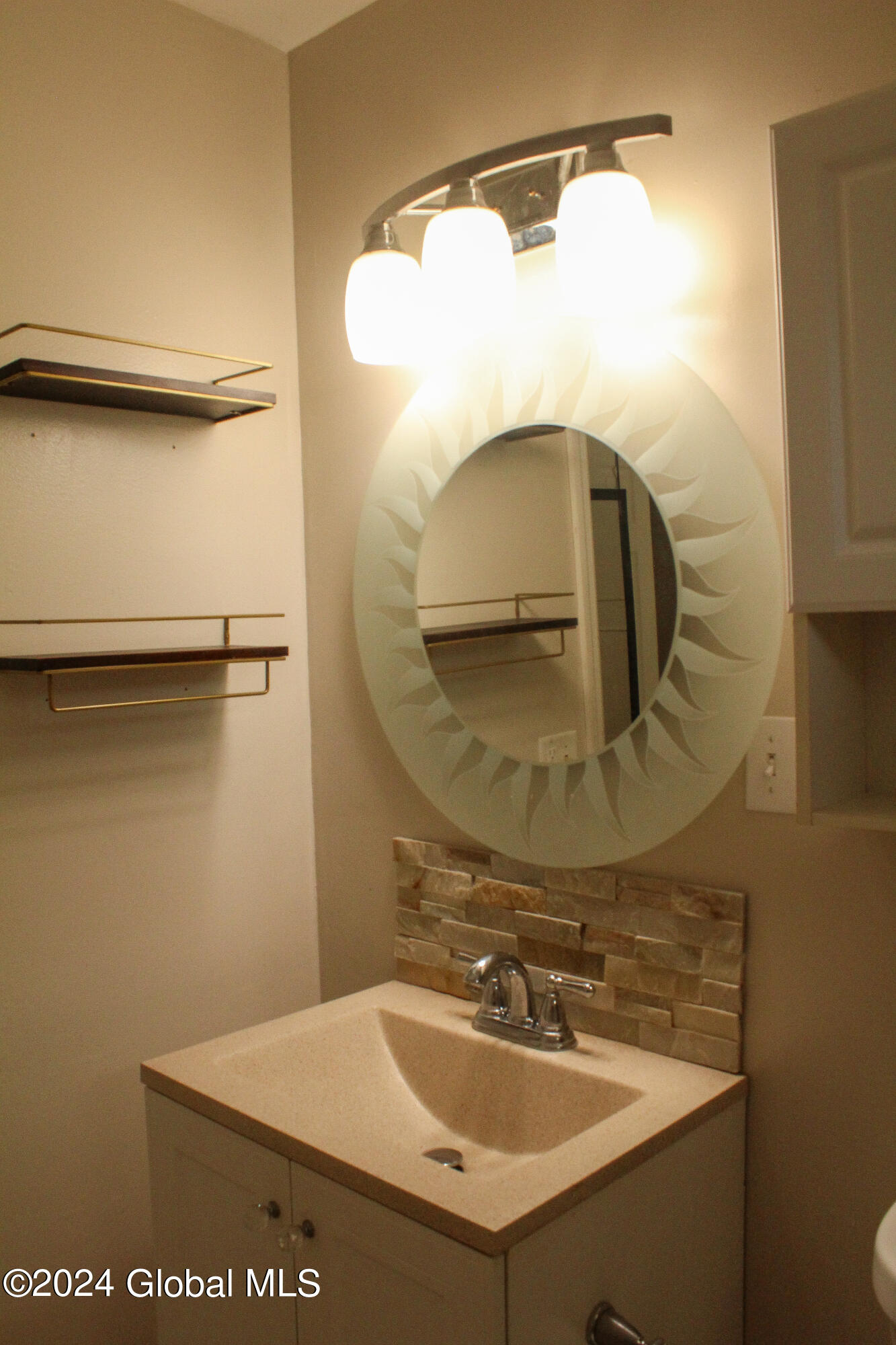 309 Manchester Road Schenectady, NY 12304 - Photo 7 of 17 IMG_3076