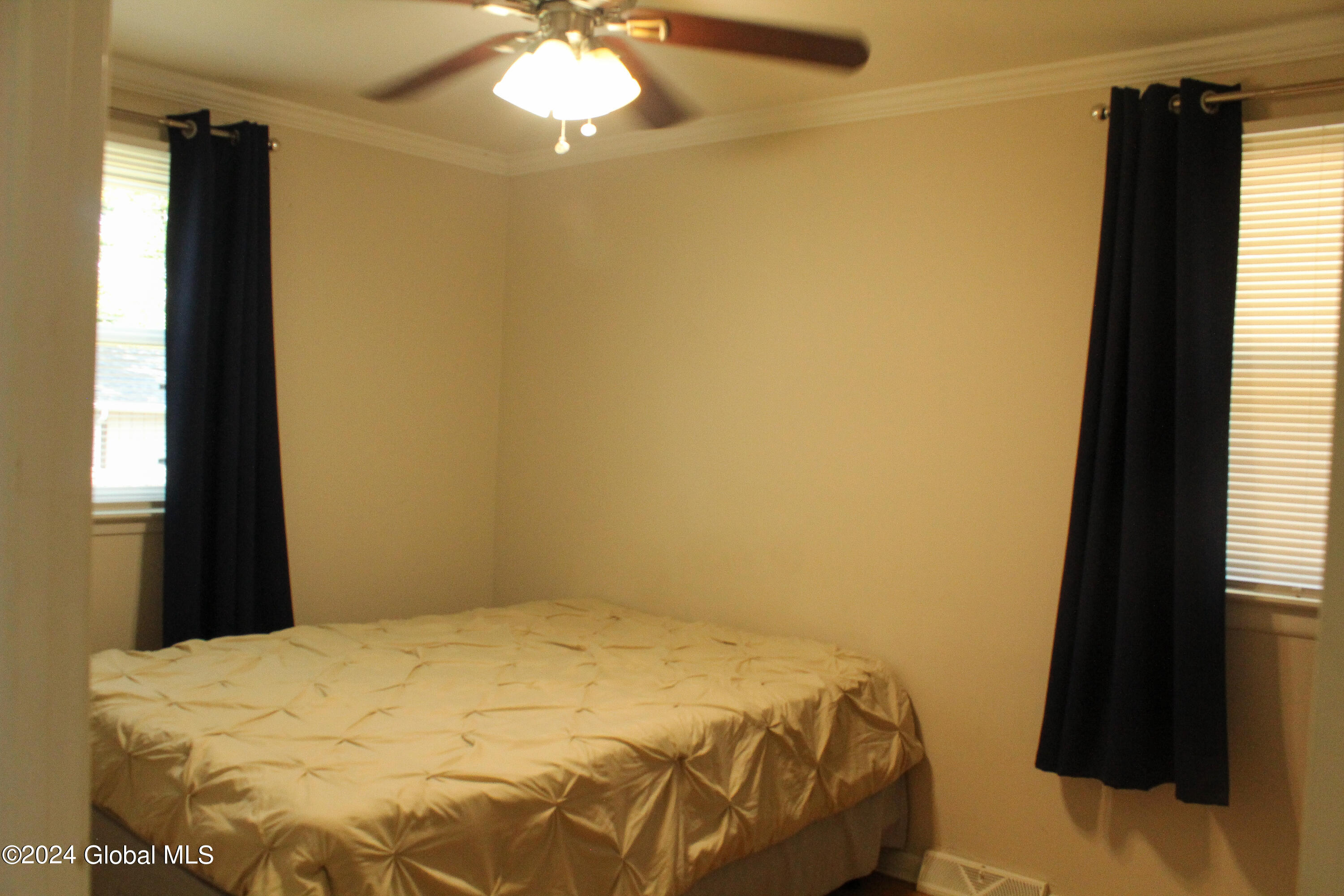 309 Manchester Road Schenectady, NY 12304 - Photo 10 of 17 IMG_3080