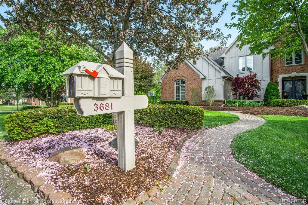 3681 Newcastle Drive Rochester Hills, MI 48306 - Photo 3 of 40