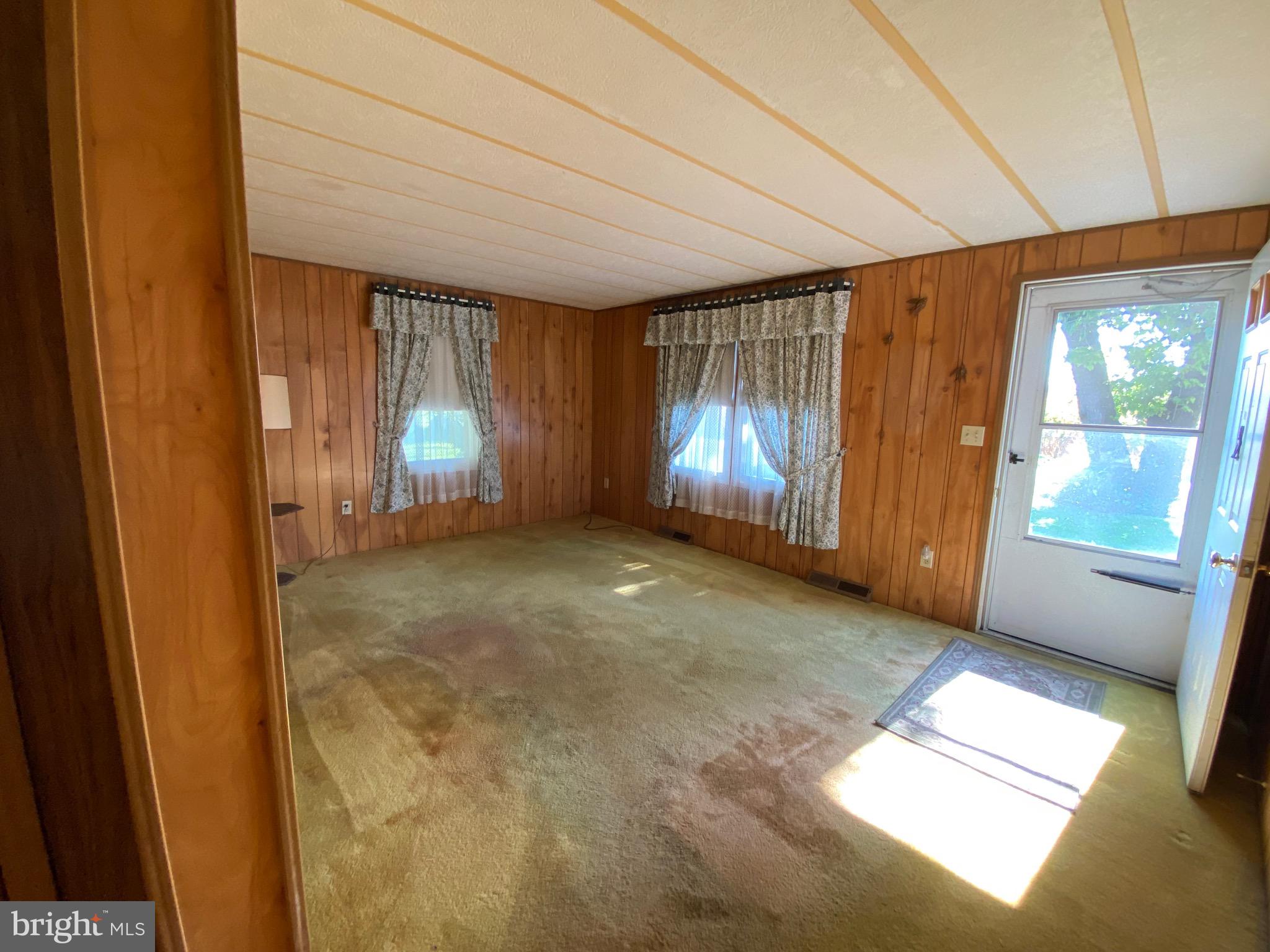 17 Commons Road Kutztown, PA 19530 - Photo 6 of 10 Living Room