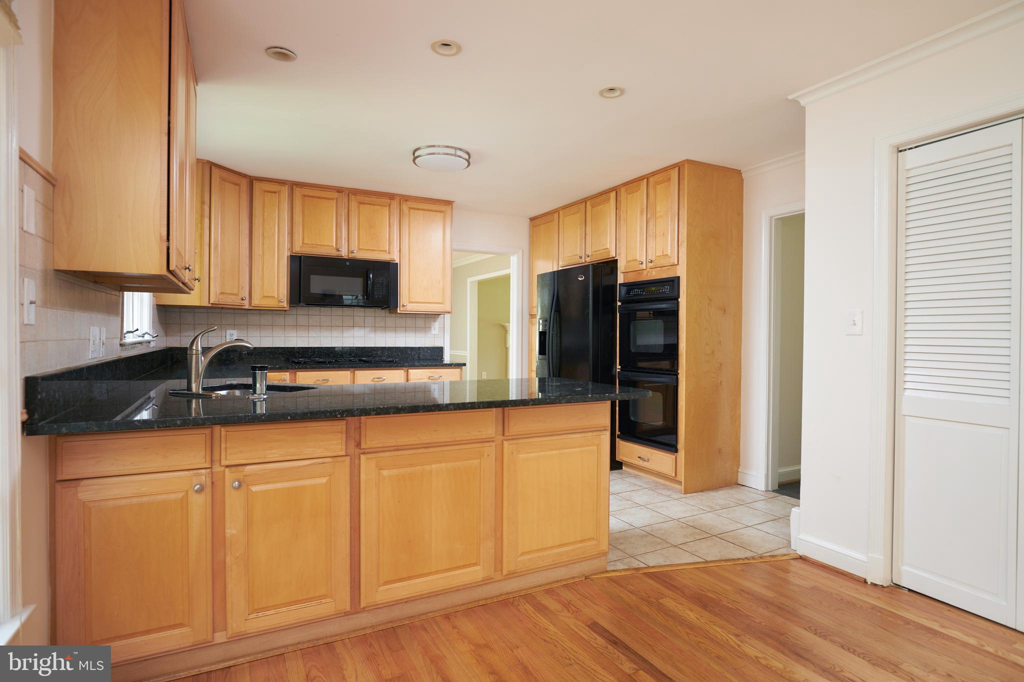 9919 Meriden Road Potomac, MD 20854 - Photo 14 of 48 Gallery Image 14