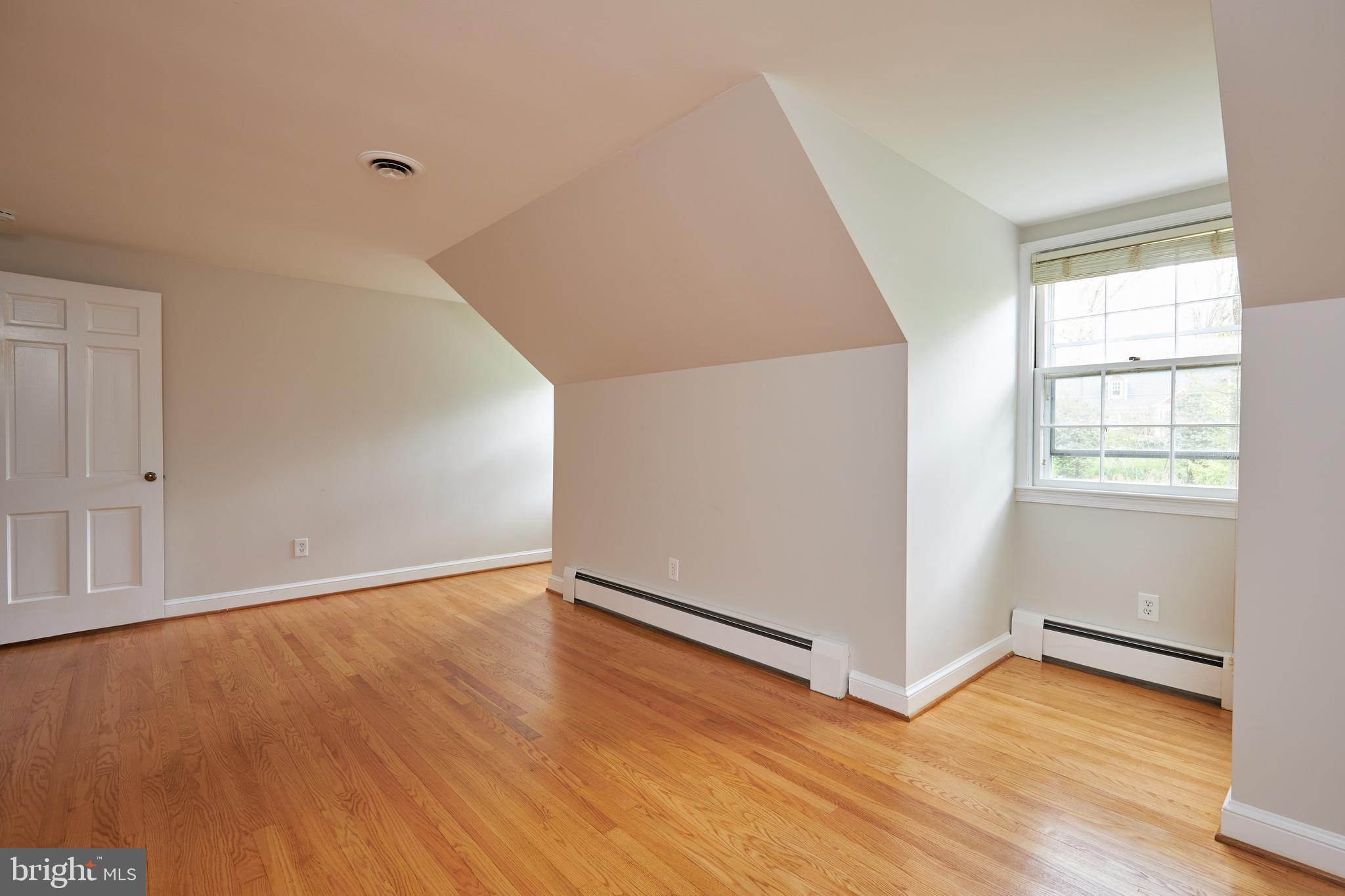 9919 Meriden Road Potomac, MD 20854 - Photo 36 of 48 Gallery Image 36