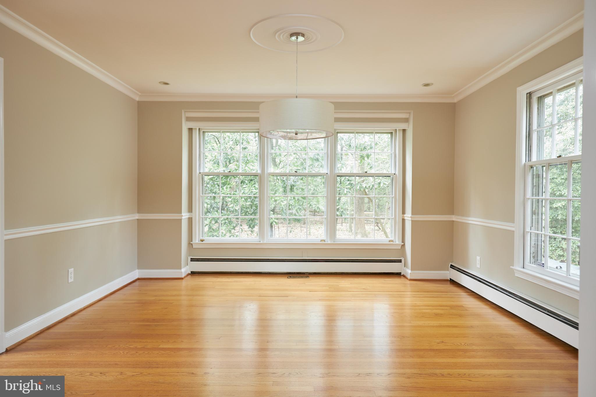9919 Meriden Road Potomac, MD 20854 - Photo 10 of 48 Gallery Image 10