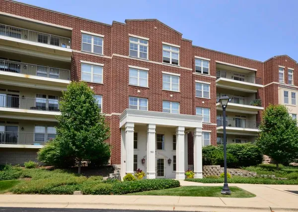 $2,700 | 720 Prestwick Lane, Unit 504, Wheeling, IL 60090